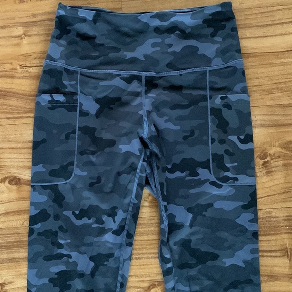 High-Waisted Workout Leggings- size medium (NWOT) - Picture 2 of 6